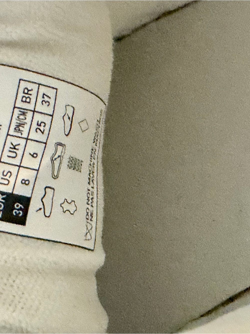 Veja V12 Sneakers - Picture 3 of 5